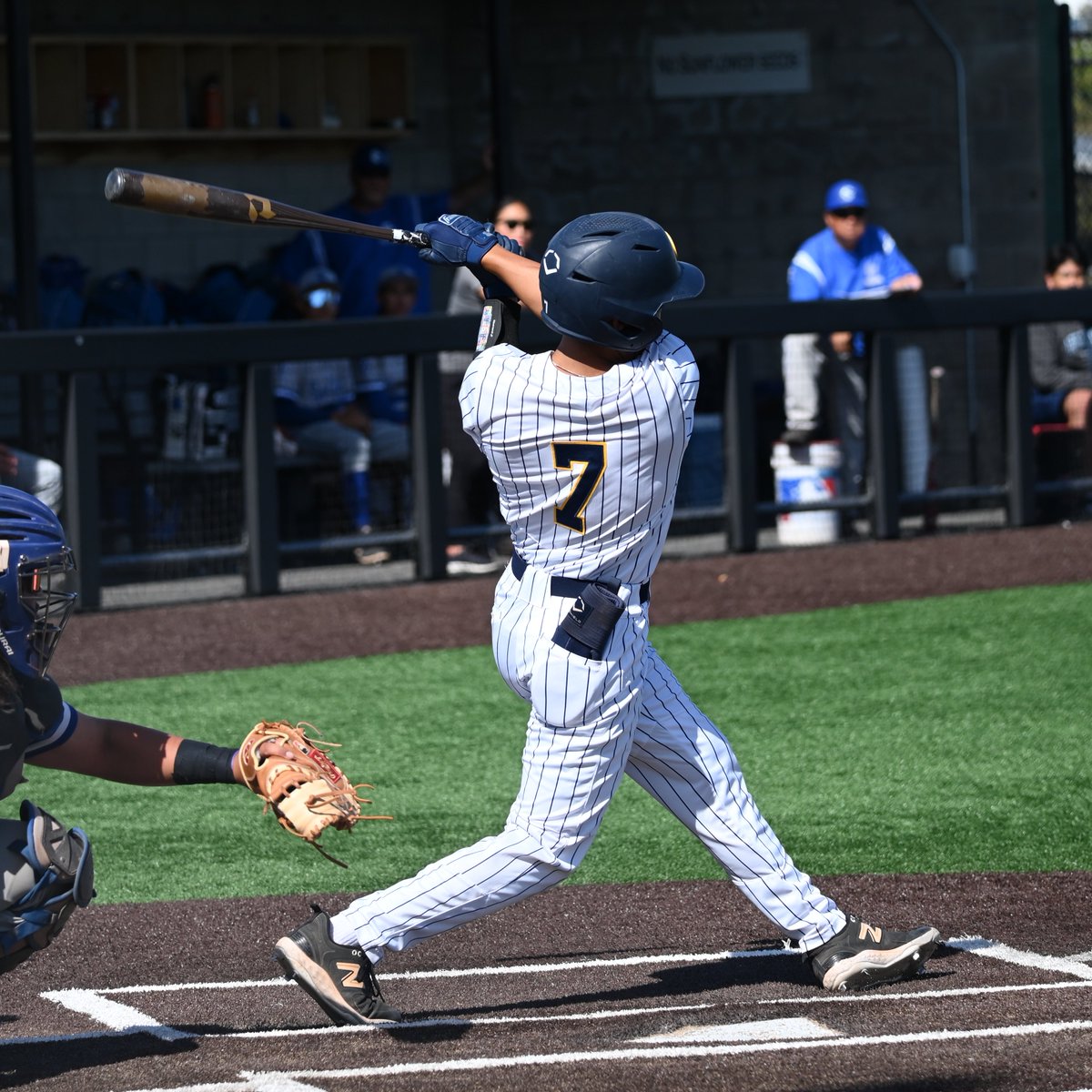 CCS baseball semifinals: Menlo 6, S. San Francisco 5. No.1 Knights head to Thursday's final vs. No. 3 Lincoln-SJ at Excite Ballpark. -Luke Rogers hits walk-off single after Ben Salama singles to get winning run on base. Story: menloschool.org/live/news/4104… @menloschool @DavidTr101314