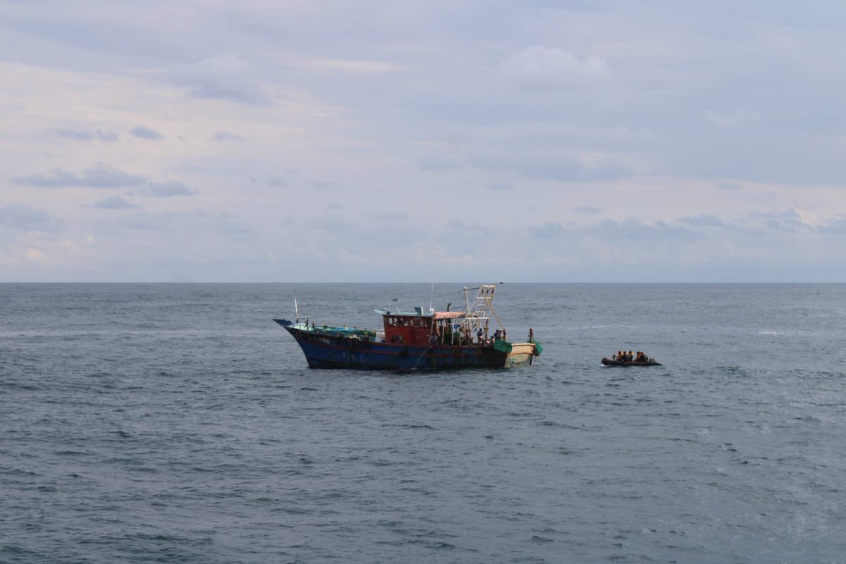 @IndiaCoastGuard swiftly responded to a distress call from #IFB Gurovayoorappan despite challenging conditions. The boat was flooded and sinking 30 Nm off #Chavakkad, #Kerala. #ICG Ship Abhinav successfully de-flooded the engine compartment and ensured safety of all 13 crew