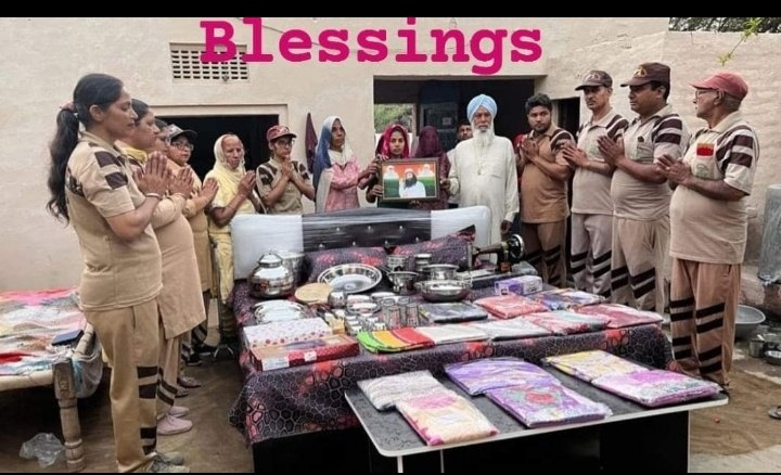 InsanRidhima's tweet photo. Due to high expenses of girls marriage, many parents feel burden of their daughter marriage. Blessing invitative is introduced by Saint Dr Gurmeet Ram Rahim Singh Ji Insan, in which Dera Sacha Sauda volunteers help poor family by giving essential items for marriage.
#Aashirwad . https://t.co/MdpDcFActv