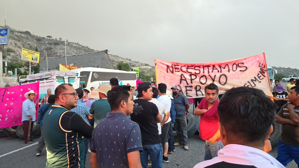 #oaxaca Hablando de obtusos

No recuerdo bloqueos carreteros en valles centrales, costa, istmo y Mixteca por incendios en otros sexenios 

Ahora es recurrente; será que estos no se apagan con becas?

Algo mal en @SEGO_Oax ? O en @CEPCyGR_GobOax ? O los enviados de #paz?  GRAVE🤐