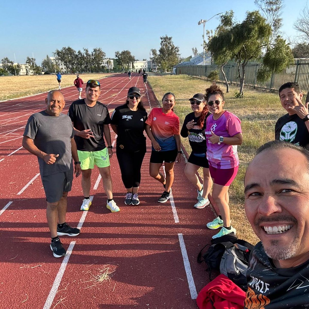 Martes de pista 🏃‍♀️🏃‍♀️🏃‍♀️

#Templorunner
#MeEncantaCorrer
#sinolopubliconovale
#SomosMasLocos
#CorrerEsMiPasion
#SumandoKMx
#ComuniRunners