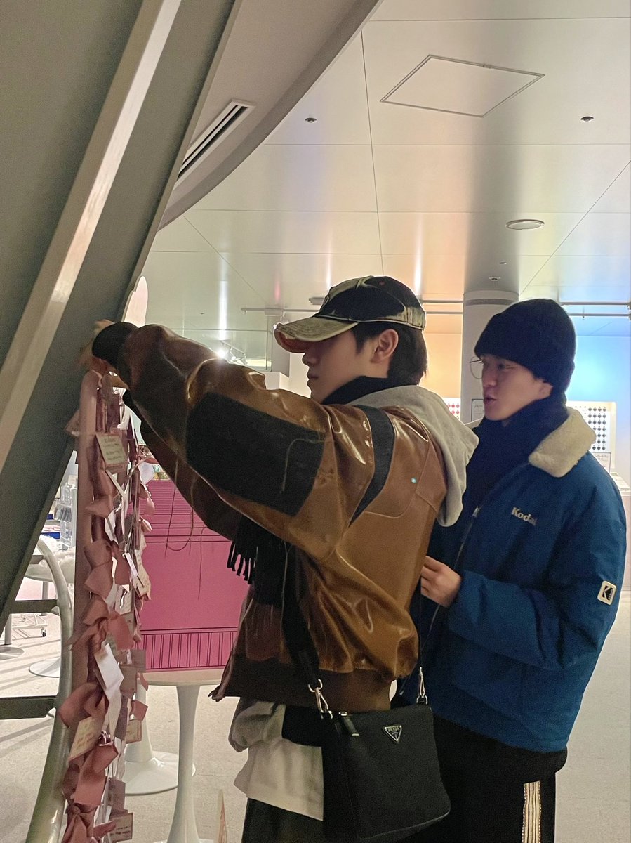 by_EPEX's tweet photo. [#금동현]

조아민이~ 생일 축하한다잉~
앞으로도 지금처럼 좋은 추억 많이 쌓아보자! 늘 열심히 보컬 연습하고 춤 연습하는 널 보면 형도 열정이 끓어올라! 고맙다 ㅋㅋㅋㅋ 🔥 형이 너무 좋다고 같은 5월달 생일까지 따라하면 어떡하니 곤란하다 정말~ㅋㅋㅋ 진심으로 생일 축하해😁🔥🔥🔥

#EPEX #이펙스 #KEUM #금동현
#누구보다_빛나는_아민이
#AminLoveWithYou
