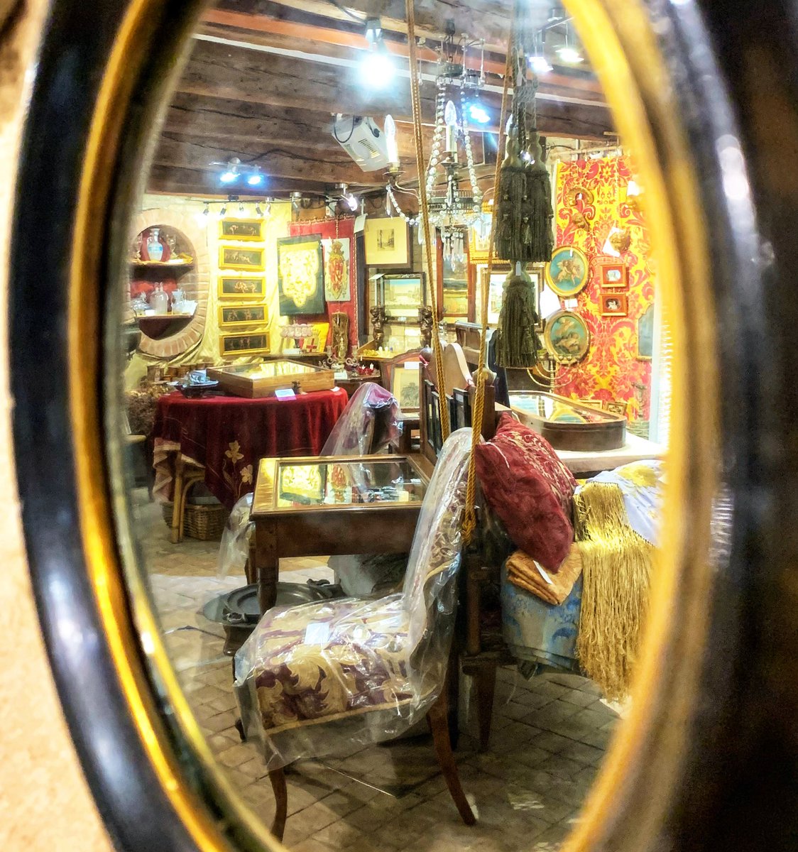 Good morning Venice&Antiques Lovers! Today like every day we are open from 9.30 am to 6 pm! 🪞✨😊

#venise #venice #venezia #venecia #venedig #venetië #veneza #ונציה #베네치아 #ヴェネツィア #威尼斯 #antiquariato #antiques #antiquestore #antiquitäten #antiqueslovers