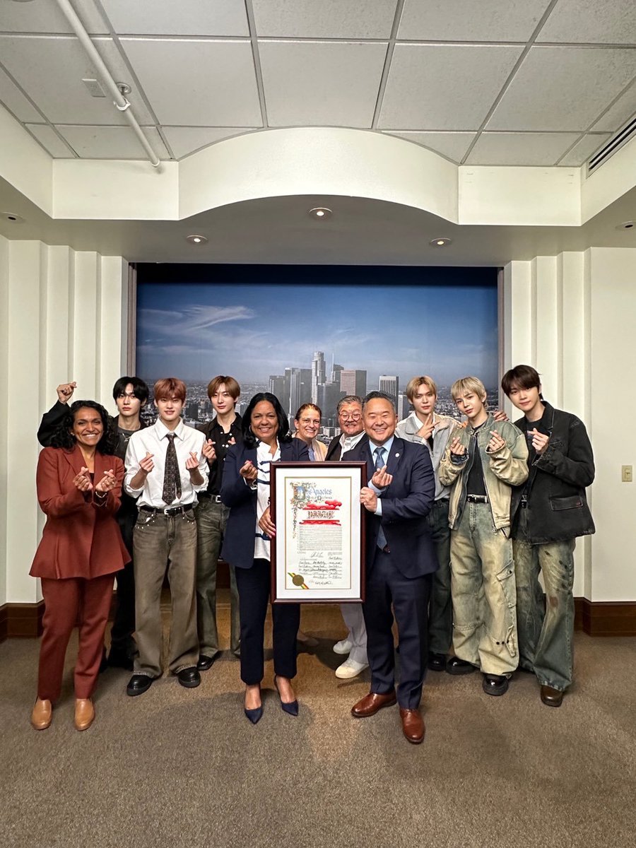 .@RIIZE_official has been awarded an appreciation plaque from the LA City Council. The alliance between the group and the city began with their debut music video, which was entirely shot in LA. 'We'd like to thank everyone who provided these opportunities,' said Anton.🧡