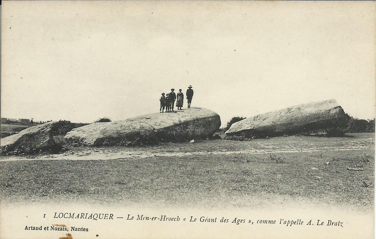 Early start today so just a quick post of this card by Artaud-Nozais, which did not appear in volume 2, of the Grand Menhir Brisé in Locmariaquer (Morbihan). It shows 3 of the 4 fragments and their enormity is clearly indicated by the figures standing on top.