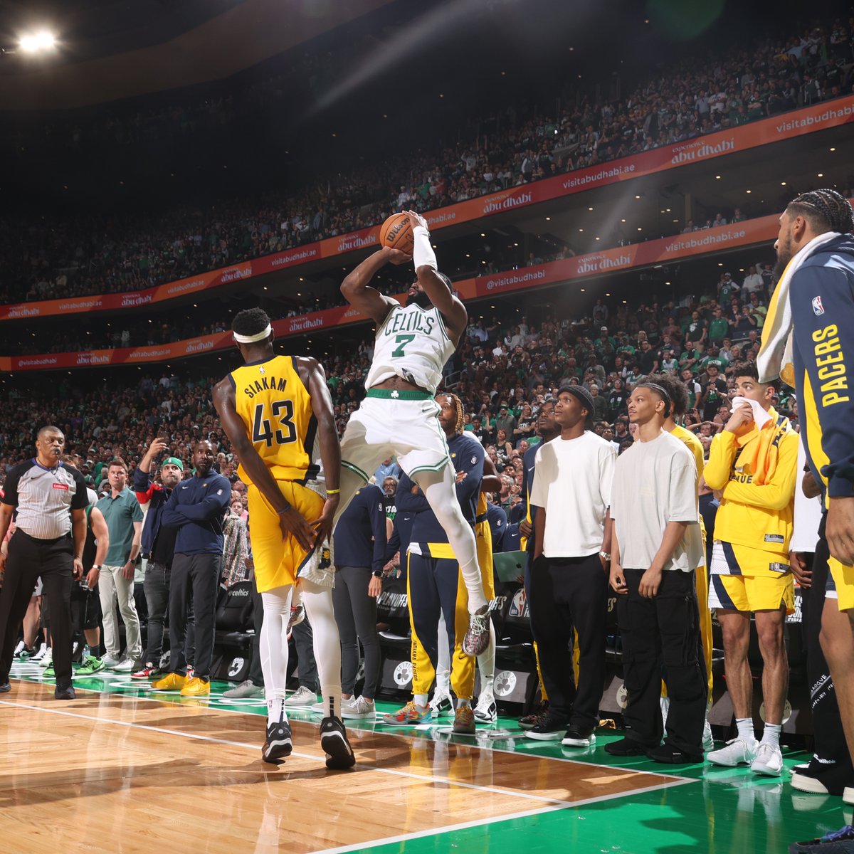 Para enmarcar: EL TIRO DE JAYLEN BROWN ☘️🖼️ #NBAPlayoffs