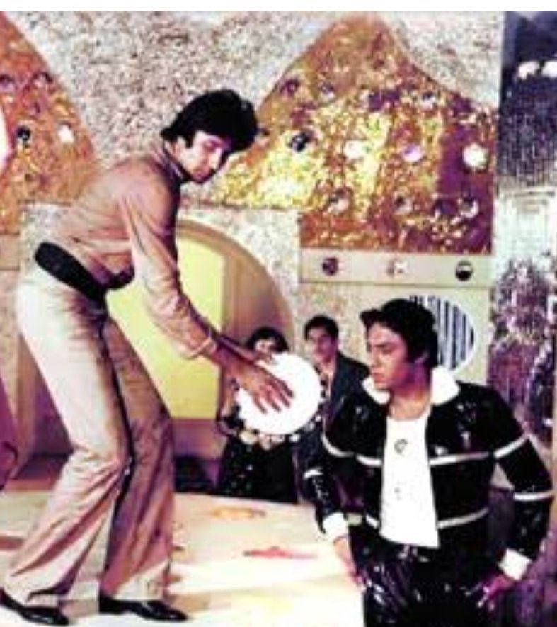 #43YearsOfLaawaris 22May1981
Apni To Jaise
Mere Angne Mein Tumhara
Jiska Koi Nahin
Kab Ke Bichhide
#AmitabhBachchan #ZeenatAman #AmjadKhan #Ranjeet #Rakhee #SriramLagoo #SureshOberoi #Bindu #OmPrakash

#Anjaan 
#KalyanjiAnandji

#PrakashMehra