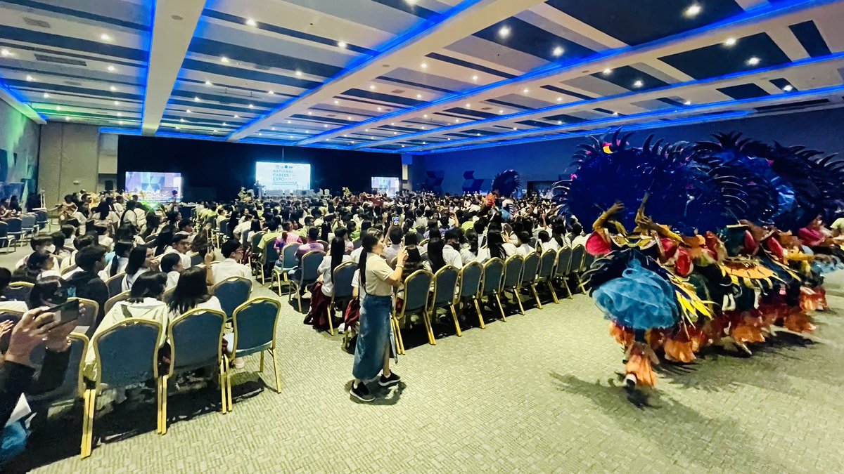 Now happening:
The 1st DepEd National Career Expo
Opening Ceremonies

#MATATAGAgenda #ParaSaBata
#BansangMakabata #BatangMakabansa