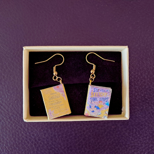 rebeccajchaney's tweet photo. I can now wear Stu on my ears! (How good is your eyesight to see him?) π π
#StuandtheSketchyTimeStops #TheSketcherSeries #middlegrade #books #MG #kidlit #humor #heist #casinoheist #sciencefantasy #scifi #fantasy #ComingRealSoon #Tomorrow #earrings #bookearrings https://t.co/6rJpeF9Y6X