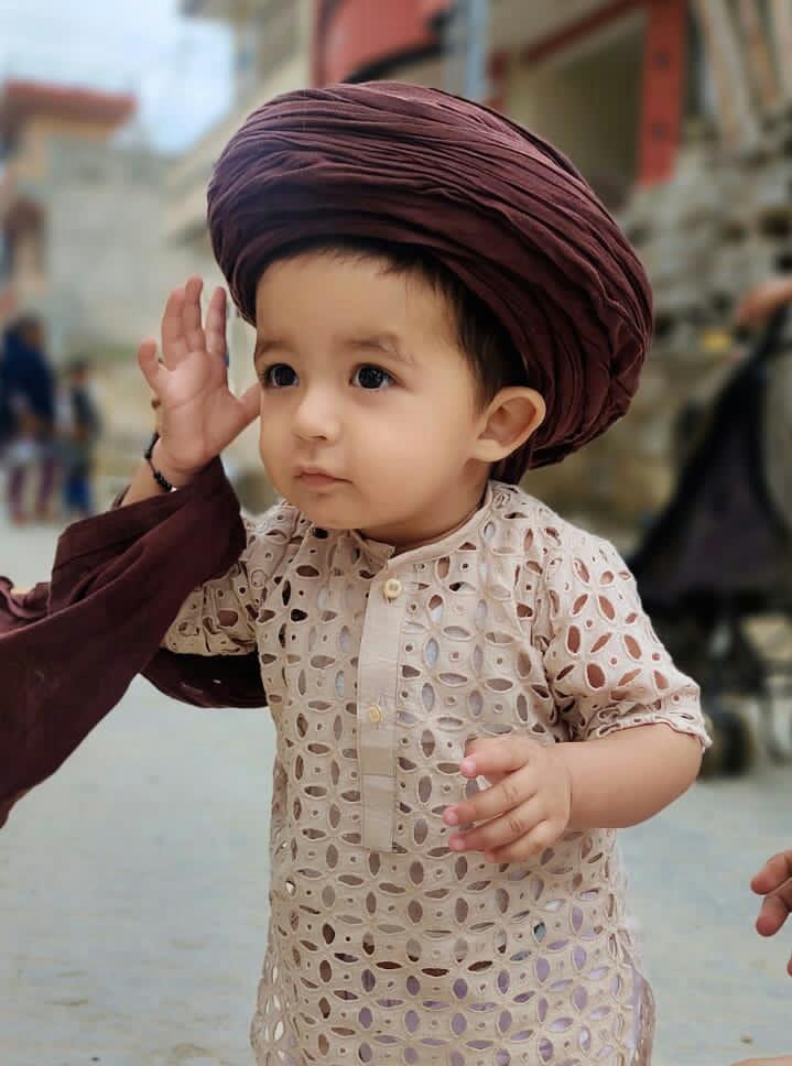 یہ بچہ کیسا لگ رہا ہے
A_اچھا
B_بہت اچھا
C_بہت برا