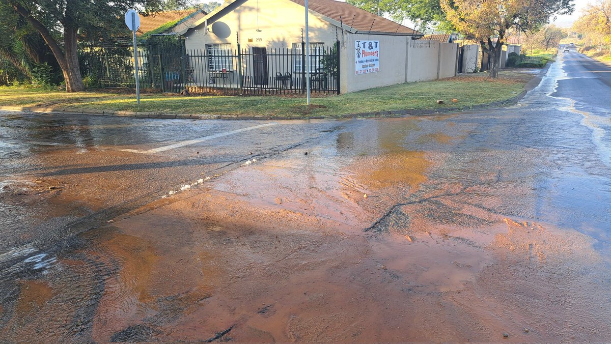 gerald_snyman's tweet photo. WATERLEAK | 300 IVOR / MERWEDE
Mountain View
Ref 6000980931
On 22 May 2024

Water is leaking from under the road. The busy Merwede Str is flooded and pose a rush hour danger.

Gerald Snyman (Chair)
FF Plus - Mountain View
0813105502

@MariJoubert9 https://t.co/nt729iRBGq