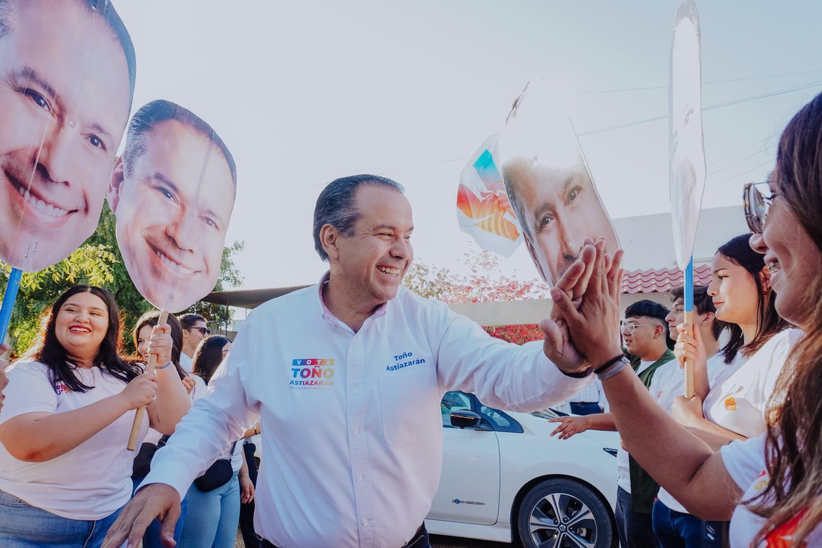 ¡Las voces de la H suenan fuerte!

Hoy estuvimos en casa de Claudia, donde diseñamos cómo sería el nuevo rostro del parque su comunidad. 🌳🏀⛲️

Con tu voto este y más parques se van a rehabilitar ¡para construir el mejor Hermosillo de la historia! 

#VotaToño #QueSueneLaH