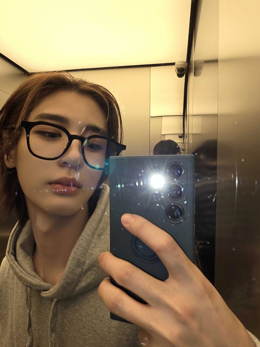BOYNEXTDOOR_JP's tweet photo. 日本での活動を楽しみにしています .. 🖤_🖤..

#BOYNEXTDOOR #BND #LEEHAN
#HI_BOYNEXTDOOR https://t.co/222UqDbyi8