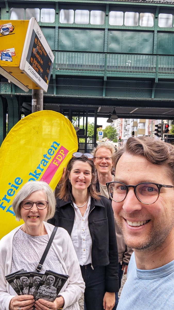 Guten Morgen an der Schönhauser Allee. Wir werben für mehr Bildungs- und Aufstiegschancen in Europa mit einer starken #FDP. #streitbarinEuropa #Europawahl2024