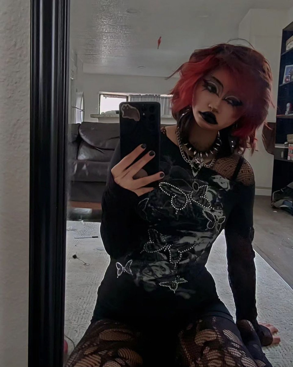 every day is a goth day🖤 via Instagram@kinsathic #ROMWE #gothaesthetic #goth #altfashion #outfitinspo #OOTD