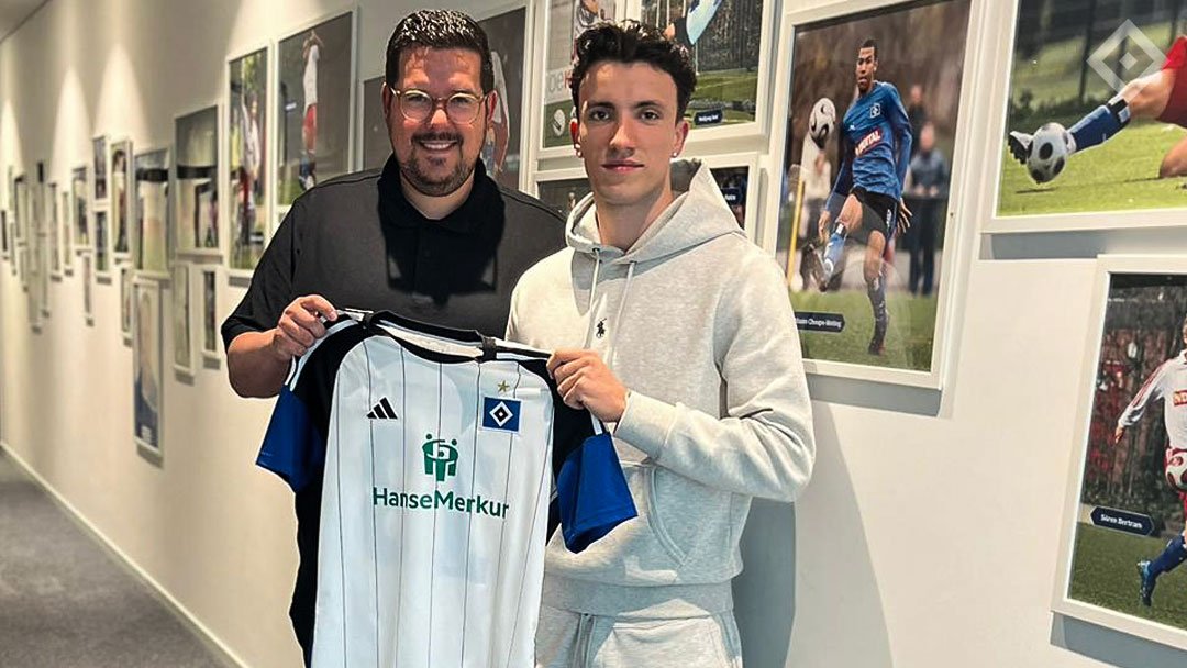 HSVYoungTalents's tweet photo. Offensivtrio bleibt an Bord! 💪 Unsere Verantwortlichen im Nachwuchs haben ganze Arbeit geleistet und die Verträge von Ware #Pakia, Alex #Marques und Glory #Kiveta verlängert. Alle drei Angreifer gehen kommende Saison für unsere #U21 auf Torejagd. ⚽
#nurderHSV #HSVYoungTalents https://t.co/5h15cHSkw2