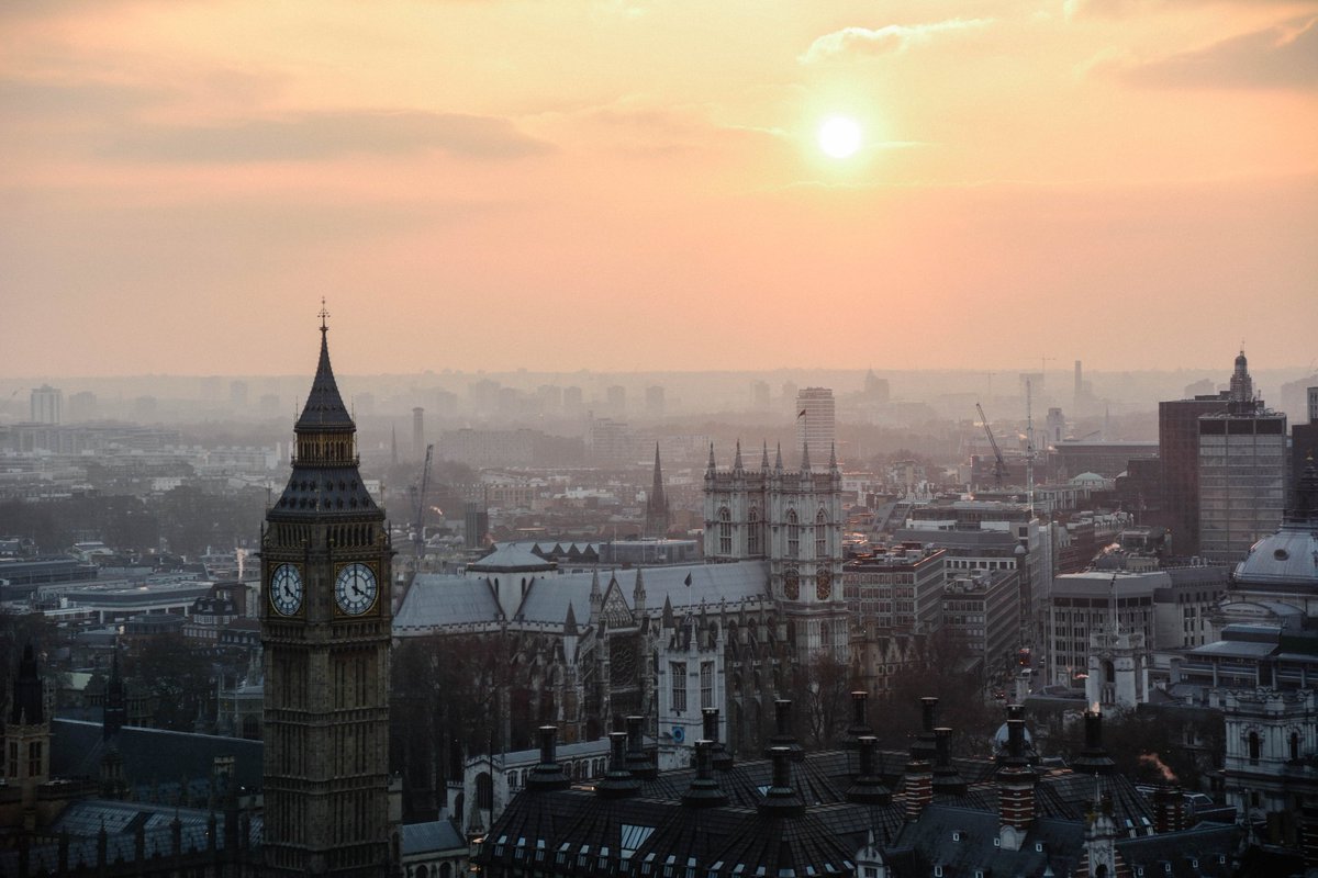 Sunset in #London

_____
@visitlondon @vlondonevents @tourism_london @london_tourisms @GREATBritain @VisitBritainFR @GMB @TheLondonEye #StreetPhotography #street #sun #photooftheday #photography #travel #tourism #city #londoncity #unitedkindom