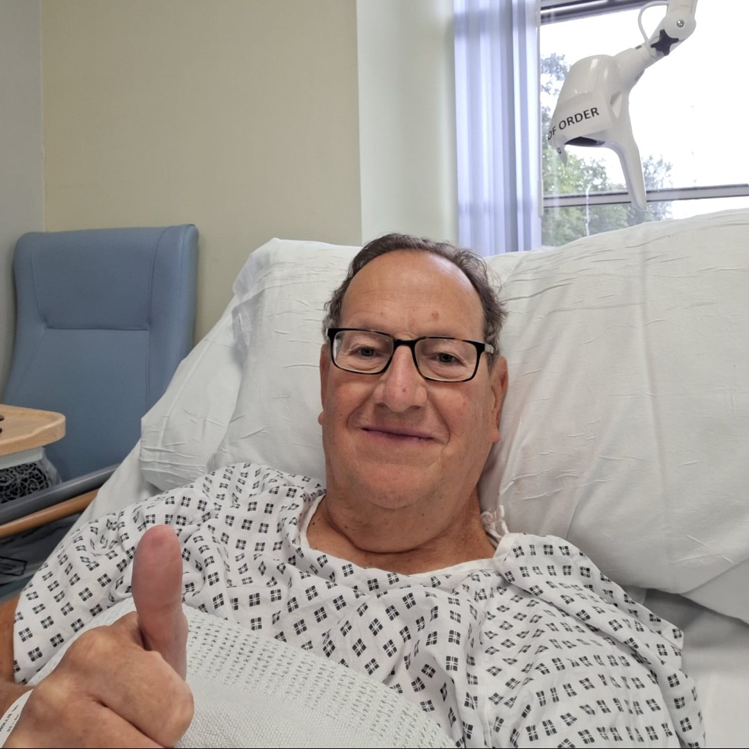 In March, Ina rang the #EndofTreatmentBell. And this week, he's off travelling the world! Safe travels Ian 🌎 😀 ✈️ Read Ian's story: orlo.uk/LAkJL #prostatecancer #prostatecancerawareness #cancercare #cancertreatment #radiotherapy