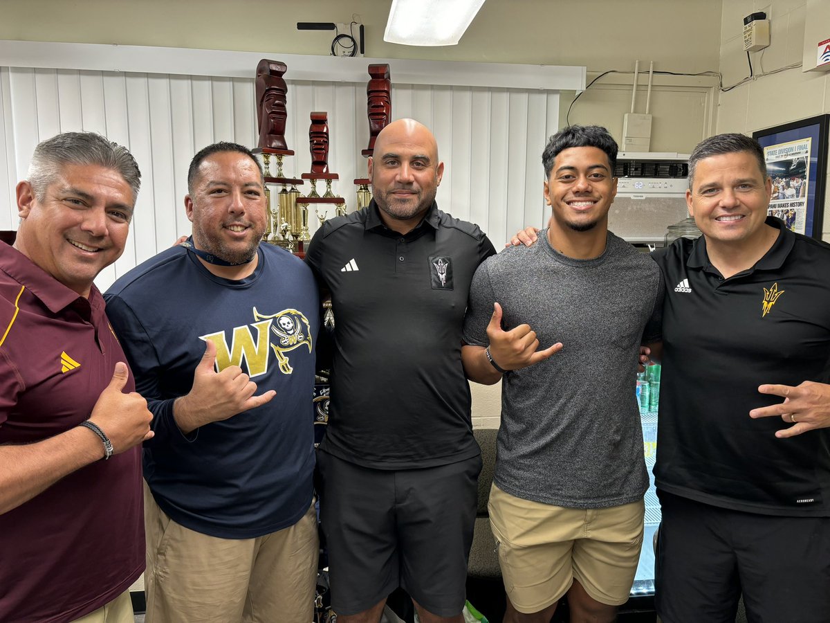 Nothing but love and appreciation to @CoachCoop84 @BWardDCoord @aguanos for spending time with me and my parents with Coach Bryson at Waipahu High School! 💯% COMMITTED
#GO4GOD #ForksUp🔱
#PolyPipeline🇼🇸🇦🇸