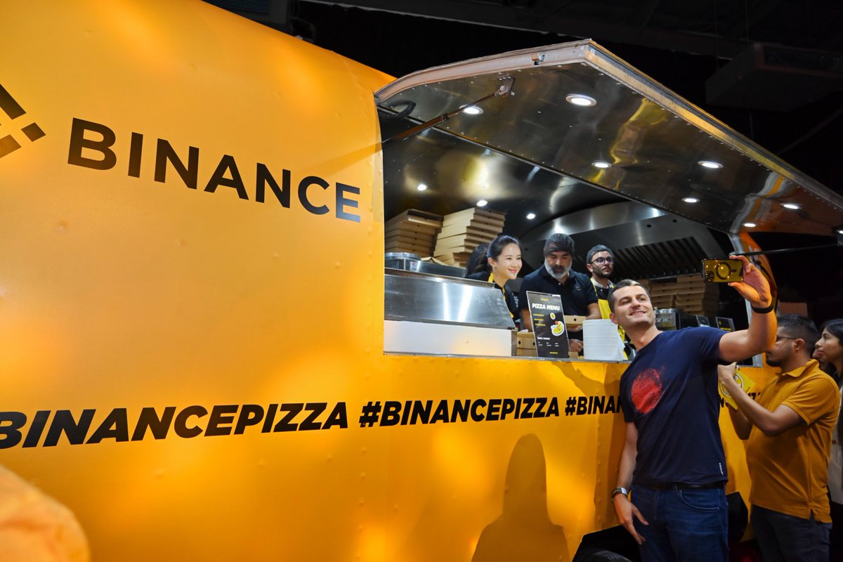 #Binance #BNB #BTC #Bitcoin #Binancepizza #Pizzaday Happy bitcoin pizza day！ 认真为BNB holder 打工的一天。