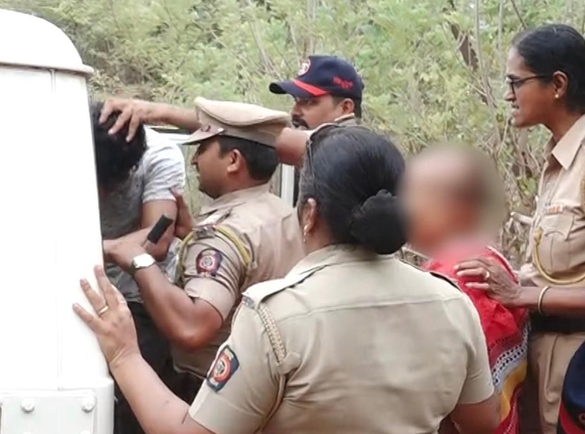 This is from Kudal in Sindhudurg district of Maharashtra. Prashant Malkar, a court manager, directed the police to drag an elderly woman farmer and forcibly dump her into a police van. Her only 'crime' was defending her ancestral farmland. He also threatened them to smash a