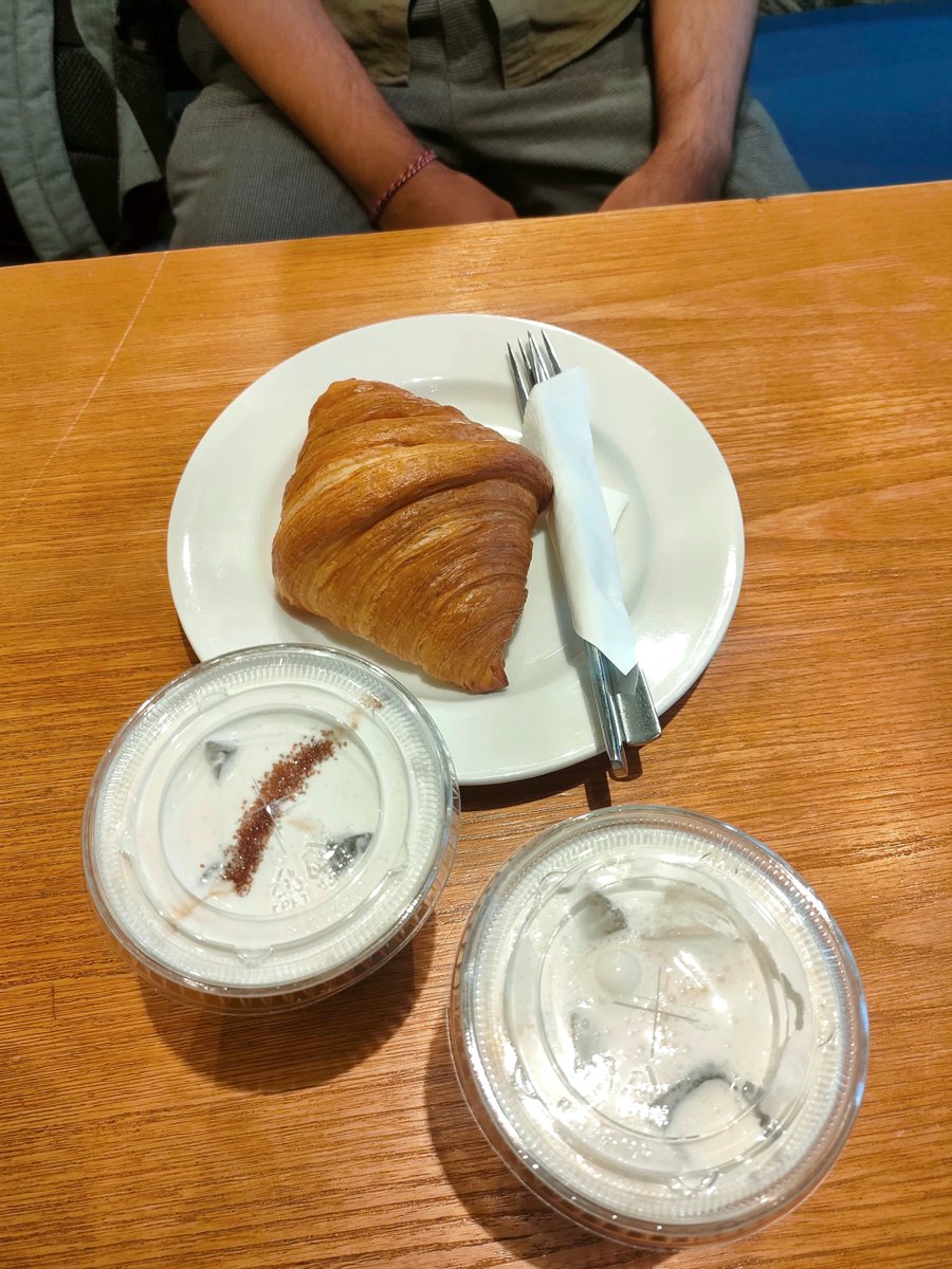 dinikopi13's tweet photo. Udah ada belum sih riset/survey warga Indonesia dan kecintaannya pada kopi creamy? Coba rep kalo nemu

Soalnya perhatiin deh, banyak inovasi kopi creamy dari coffeeshop lokal. diem-diem ada Seasalt Djournal yaitu varian kopi creamy medhok dari Djournal Coffee.

ada yg tau gak? https://t.co/yCdBiDiEUM
