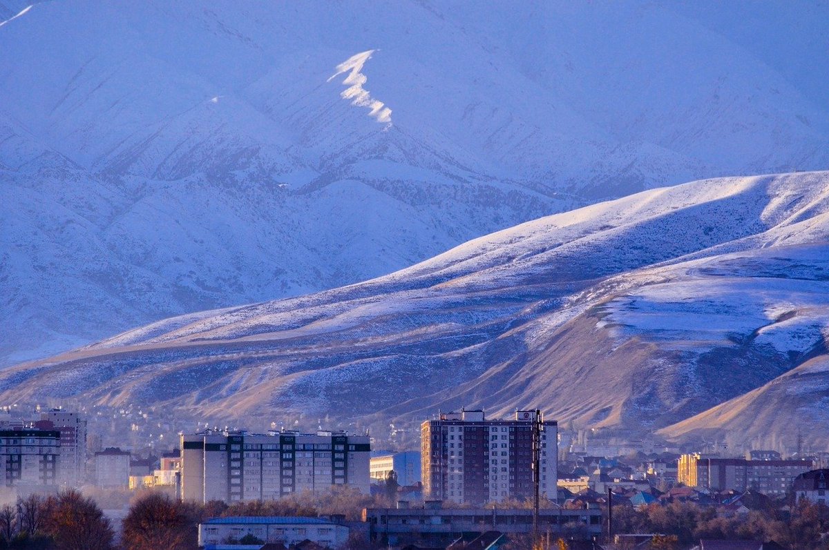 uniworldnews's tweet photo. Hundreds of foreign students flee #kyrgyzstan after mob attacks, while those remain are fearful and want to be repatriated, report Ameen Amjad Khan from #Pakistan  &amp; @Shuriahn from India 
https://t.co/SA42sPSfzB https://t.co/A7uzU2qU0i