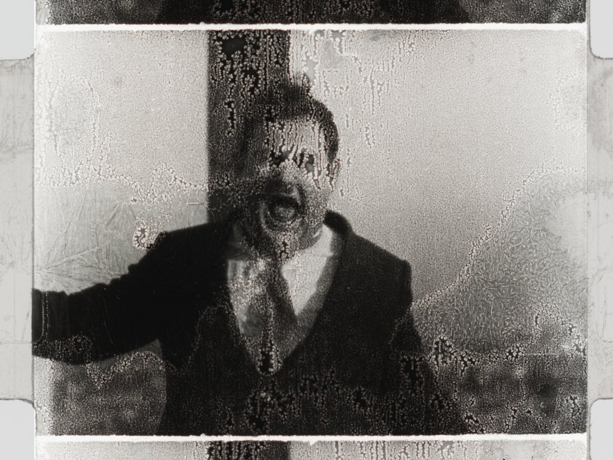 Laurel and Hardy in Liberty, 1929, by Leo McCarey. #16mm acetate film print in decomposition 🫠
#filmrestoration #oldmovies #movie #damagedfilm #soakedfilm #filmarchive #destroyedfilm #filmfreak #filmsoup #filmpreservation #Hollywood #lostfilm #filmcommunity #filmisnotdead