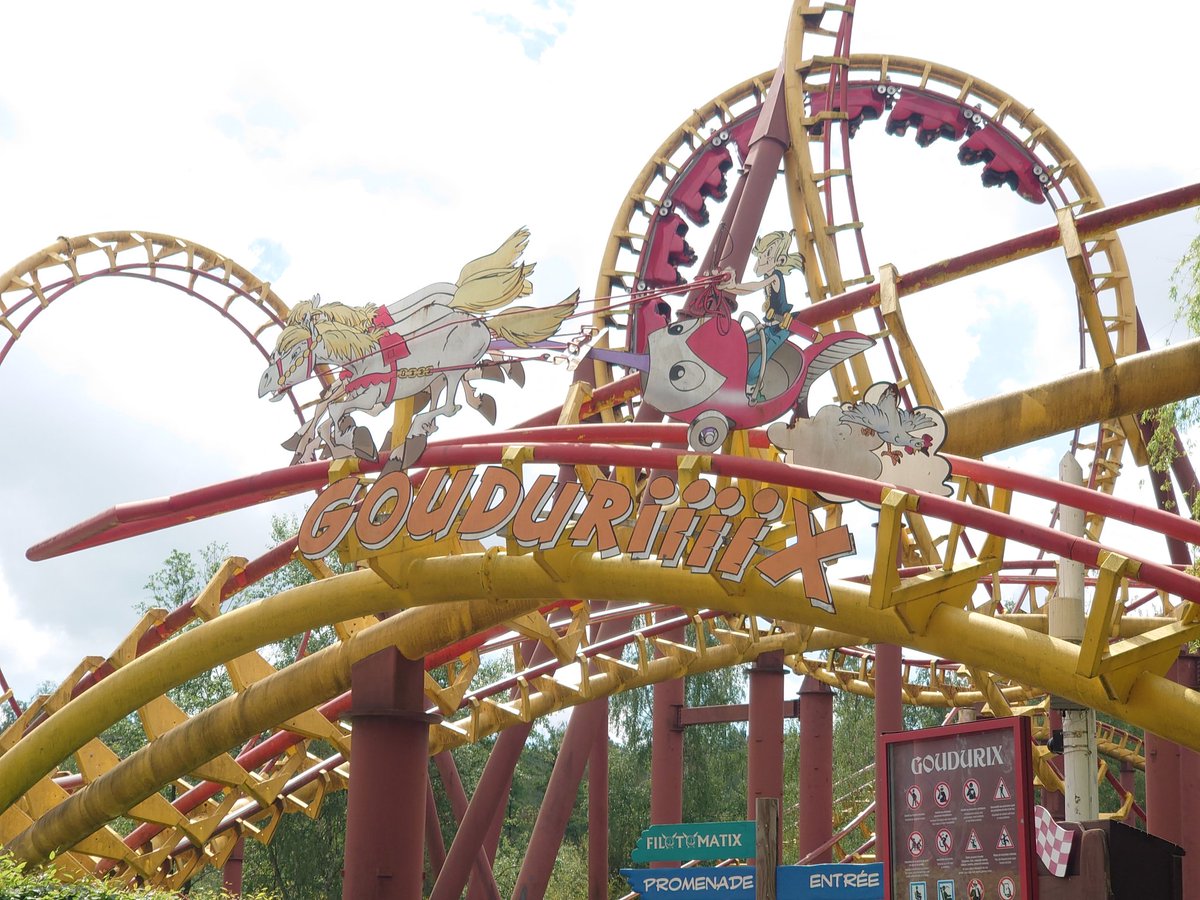 maxm097's tweet photo. #CFGrandParisTour Tag 4: Nochmal waren wir heute im Parc Asterix. In der früh konnten wir einige Fahrten auf Toutatis machen. Dann wurden die restlichen Bahnen gecheckt, eine Abkühlung auf dem Rafting geholt und eine Show geschaut. Gegen Ende folgen weitere Fahrten auf Toutatis. https://t.co/wlvD19hKPl