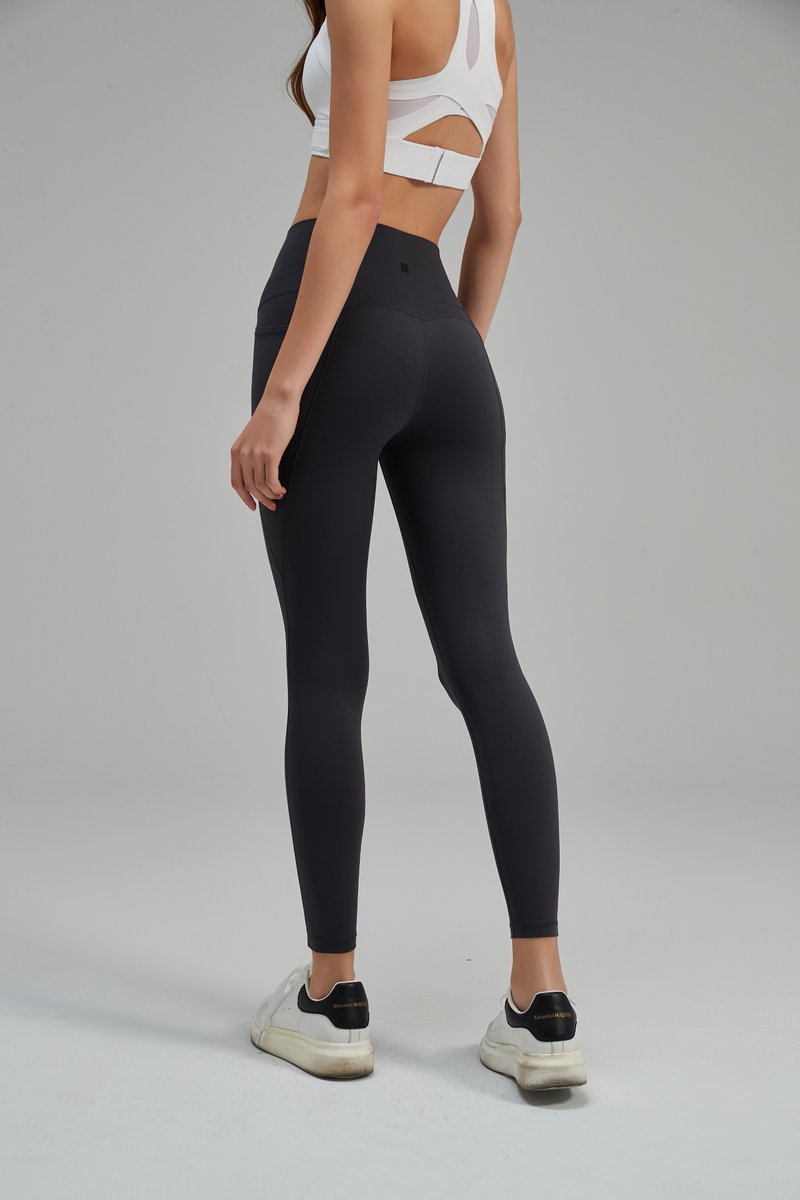 The perfect practice journey begins with this lava gray legging.🎀💫
👉Shop your outfit via the link in bio 🫶femmefinessyoga.com.

#legging #gym #lifestyle #gymclothes #ootd #activewear #gymapparel  #athleticwear #yogaleggings #sweatpants