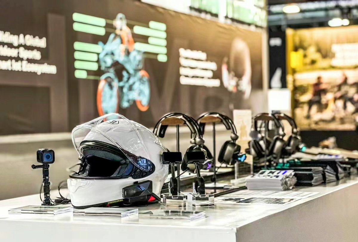 AlyBizConnect's tweet image. Throwback to last year's EICMA in Milan! ✨

It was amazing to showcase our motorcycle Bluetooth headsets and meet so many enthusiasts. 🔥💥

Thank you for your support! Ride safe and stay connected! 🏍️🎧

#EICMA #Throwback #BluetoothHeadset #RideSafe
