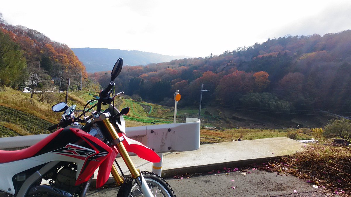 おはよーございます！
本日の尼崎は晴れ時々曇り🌤
タブンGSX-R125はマフラーいじったらもう次はタイヤぐらいしか交換しない気がします。とにかくマフラーが欲しい。ステッカーはいろいろ張っていこうと思ってます🤔

#バイクの輪
#ネットラジオ
#バイク乗りと繋がりたい
（写真はいつかの暗峠）