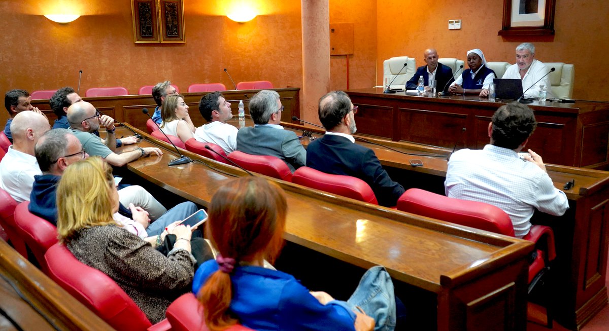ONGPozos's tweet photo. Gracias a todos los que acudieron a la llamada de Sister Mary Musembi en el encuentro celebrado ayer. 

Especialmente agradecemos la presencia del delegado territorial de @saludand en Málaga, Carlos Bautista 🫶🏽 https://t.co/CbQrZdVxKf