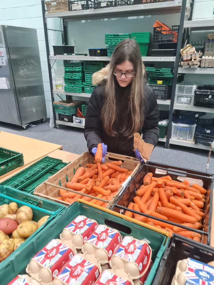 esteemeducators's tweet photo. One of our dedicated students has been making a difference at the Oldham Food Bank, showing that a helping hand can go a long way in supporting our community 🥕🥬
Empowering students with essential life skills 🔹
#EsteemEducators #AlternativeProvision #Education https://t.co/rkc6ZobDOb