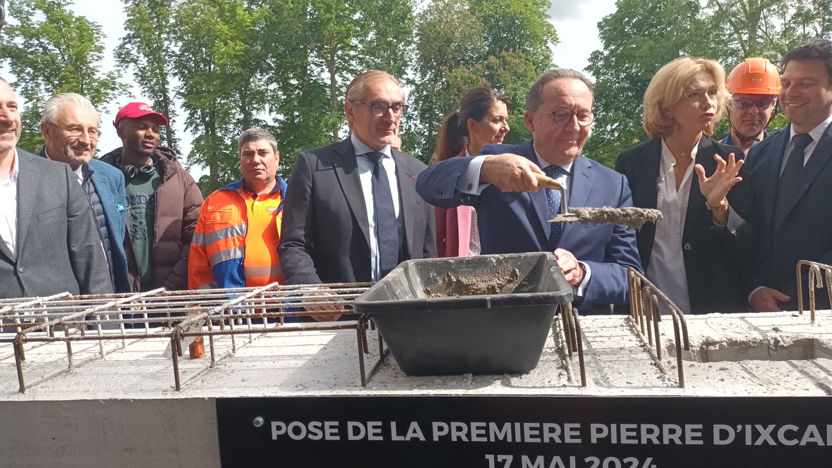 #Innovation Retour sur la pose de la 1ère pierre à Saint-Germain-en-Laye d'<a href="/iXcampusSGL/">iXcampus</a> 

👩‍🔬 iXcampus accueillera 2000 étudiants, enseignants-chercheurs, ingénieurs et techniciens pour faire avancer les technologies de rupture.  

✨Ce projet marque un tournant décisif vers un