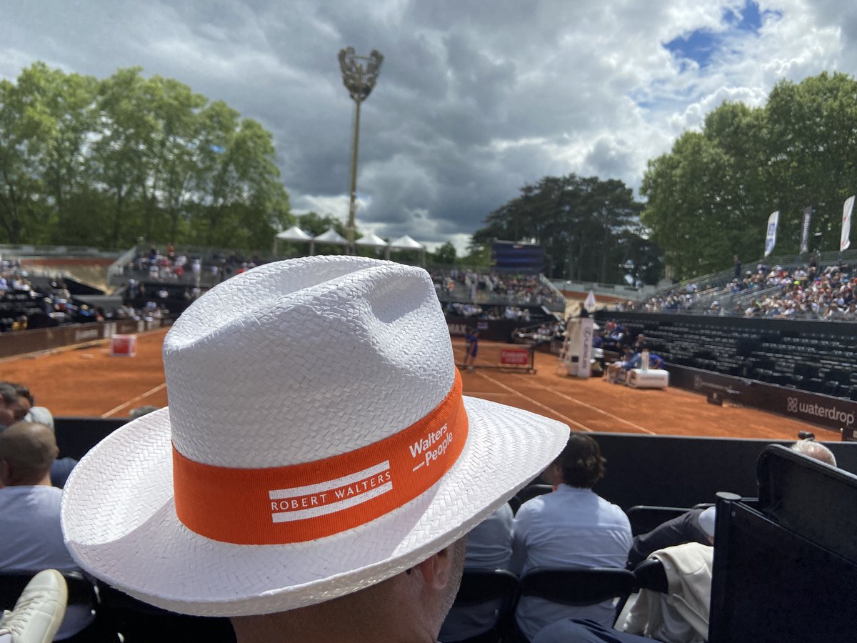 L' <a href="/OpenParcARA/">Open Parc ARA</a>  de #Lyon a commencé et notre stand dans le village des partenaires est prêt à vous accueillir ! 🎾  Venez discuter avec nos équipes, nous serons présents tout au long du tournoi. Voir nos dernières offres à #Lyon 👉  orlo.uk/4AnkC #openparc #recrutement
