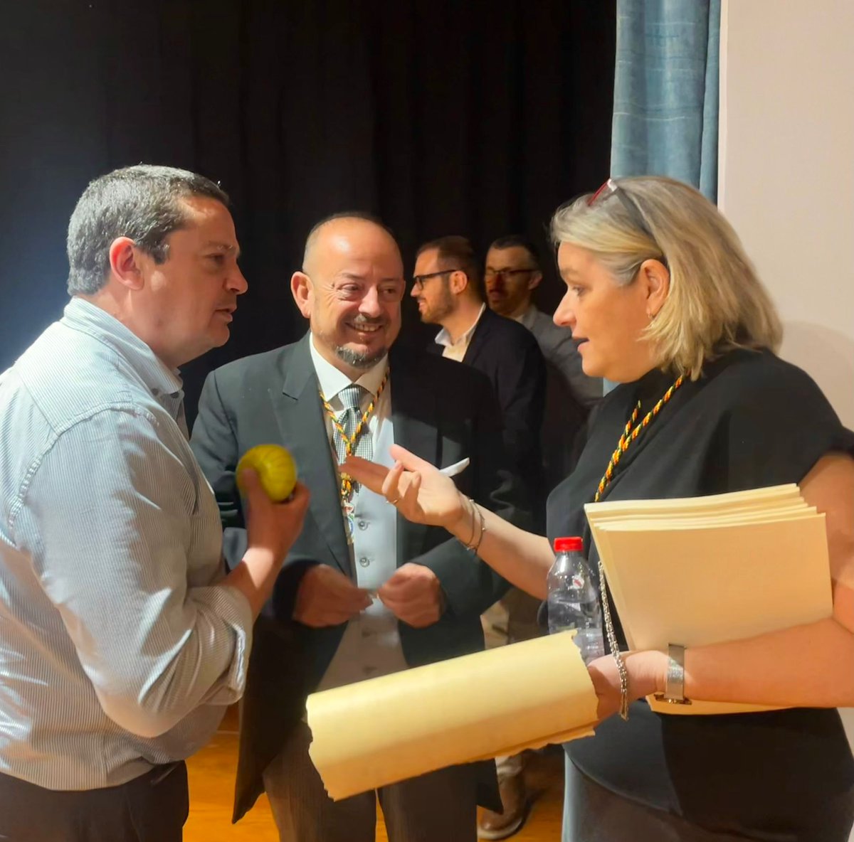 Víctor Meseguer 🌱 (@victormexeguer) on Twitter photo 🔊🔊#gastronomiasostenible <a href="/UCAMCatedraRSC/">Cátedra Internacional de RSC - UCAM 🌿</a>
📆Ayer presentamos en sociedad el zucchiolo.com
📌 En la Real Academia de Gastronomía RM
▶️El Zucchiolo es una fusión entre el calabacín y el pepino
©️Desarrollado por beyond-seeds.com 🔊🔊#gastronomiasostenible <a href="/UCAMCatedraRSC/">Cátedra Internacional de RSC - UCAM 🌿</a>
📆Ayer presentamos en sociedad el zucchiolo.com
📌 En la Real Academia de Gastronomía RM
▶️El Zucchiolo es una fusión entre el calabacín y el pepino
©️Desarrollado por beyond-seeds.com
