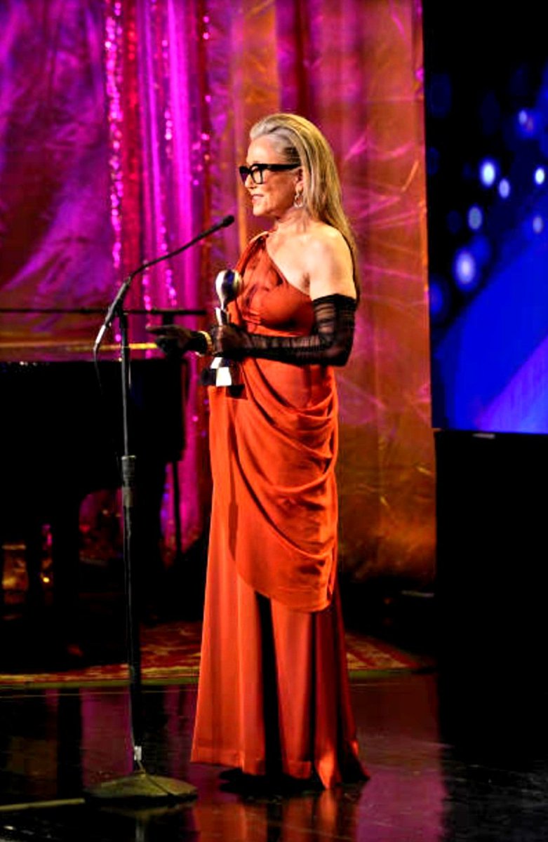 lauraeilene830's tweet photo. 🔴 49th annual Gracie Awards 
Hosted by The Alliance for Women in Media Foundation on May 21, 2024 in LA. @MaryMcDonnell10 honored for her iconic portrayal of #MadelineUsher in #TheFallOfTheHouseOfUsher on 
@netflix   🔴 
#MaryMcDonnell #SheSlayed 
#TheLadyBAM #HotAsHellMary https://t.co/B9t7foyqHh
