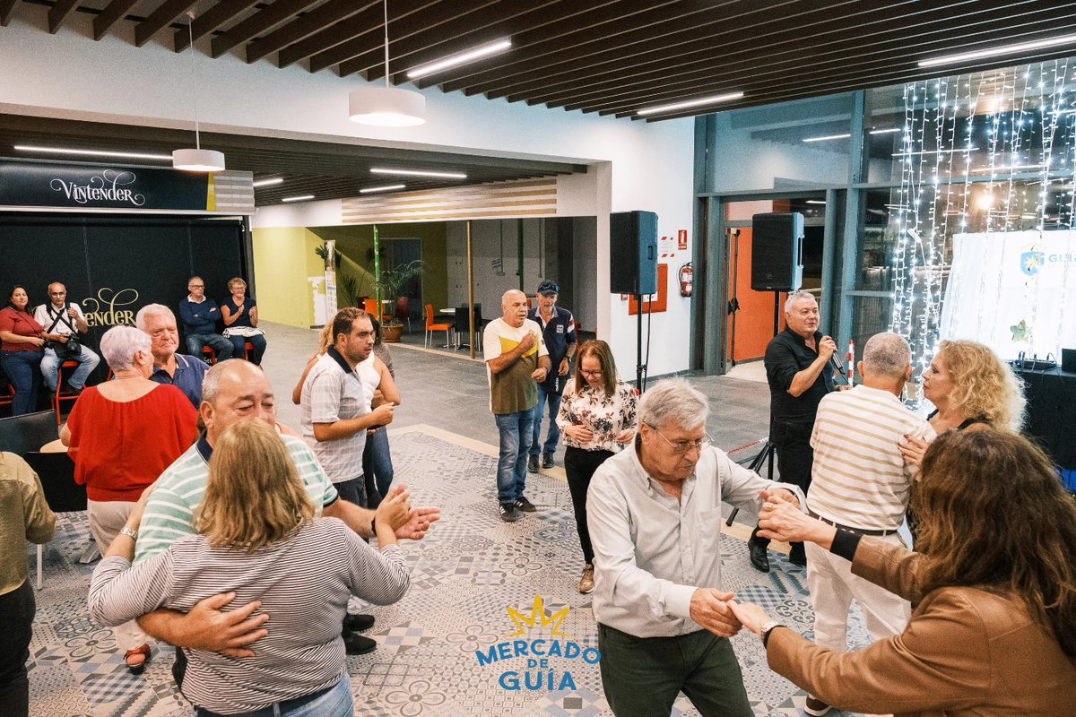 🕺💃Que nos visite el amigo #juanpablovegaguzman en nuestro Gastromercado es sinónimo de diversión, buen ambiente y música ¡Te esperamos cada viernes y sábado por la noche! #MercadoDeGuía #SantaMaríadeGuía