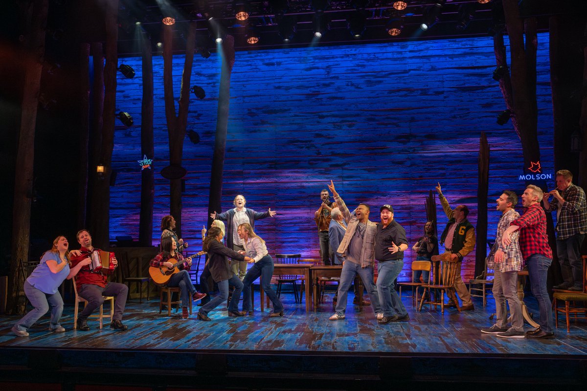 Dazzled by @OlivierAwards winning Come From Away @brumhippodrome. Impeccable cast in joyous life-affirming musical. 'Deftly balances tightrope of happiness & heartbreak' I urge anyone who loves #theatre to see it til June 1. #review @ComeFromAwayUK here: weekendnotes.co.uk/come-from-away…