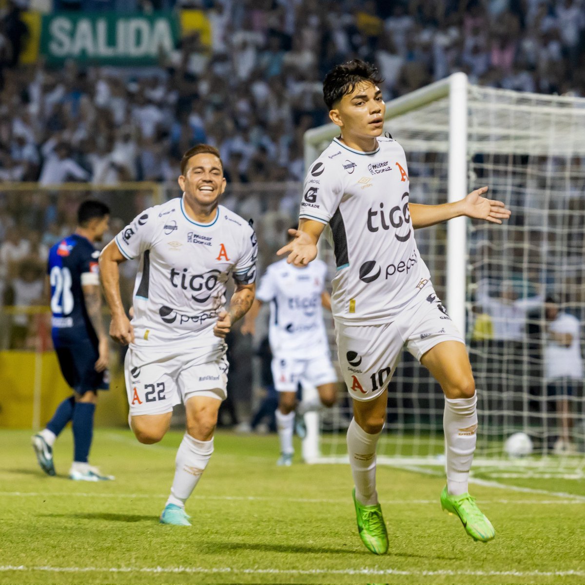 SEMIFINALES ganadas por Alianza a Fas: 8 (1976, 1998, 2012, 2015, 2017, 2018, 2021 y 2024), FINALES: 5 (1994, 2004, 2011, 2015, y 2019)...Definitivamente la peor pesadilla de Fas es Alianza <a href="/AlianzaFC_sv/">Alianza Fútbol Club</a>