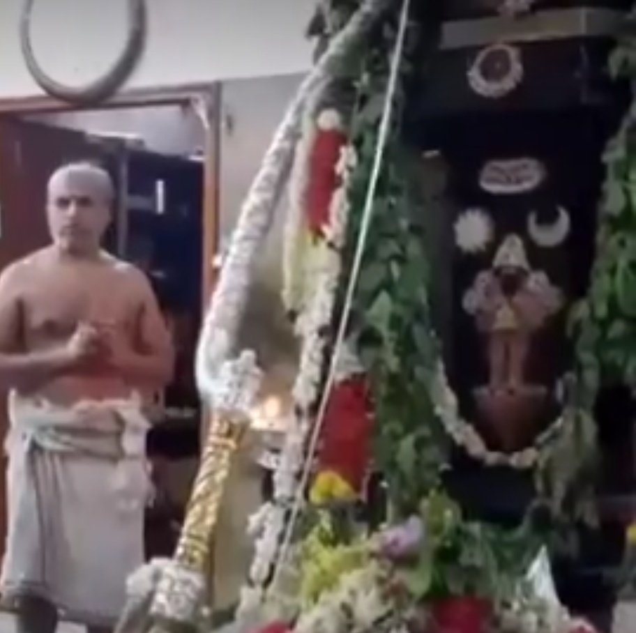 MadhuriDaksha's tweet photo. Very Recent.. Kanchipuram, #TamilNadu | A special pooja was conducted for the 13 kg silver bow and arrow that is going to be donated by Andhra Pradesh devotees to Ram Temple in Ayodhya
Tamils
#Kanchipuram #Kaamakshi
#Ramlalla
#Ayodhya #SilverBow #BowNArrow #JaiShriRam https://t.co/gPm8ey130s