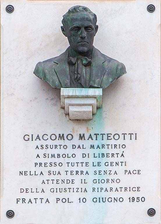 mariobianchi18's tweet photo. Il #22maggio 1885 nasceva #GiacomoMatteotti. Figura simbolo dell'antifascismo. Socialista riformista con #FilippoTurati, denunciò più volte in Parlamento le violenze fasciste ed i brogli alle elezioni del 1924. E fu ucciso. Il suo nome è il settimo nella toponomastica d'Italia. https://t.co/NNvqFEXQHr