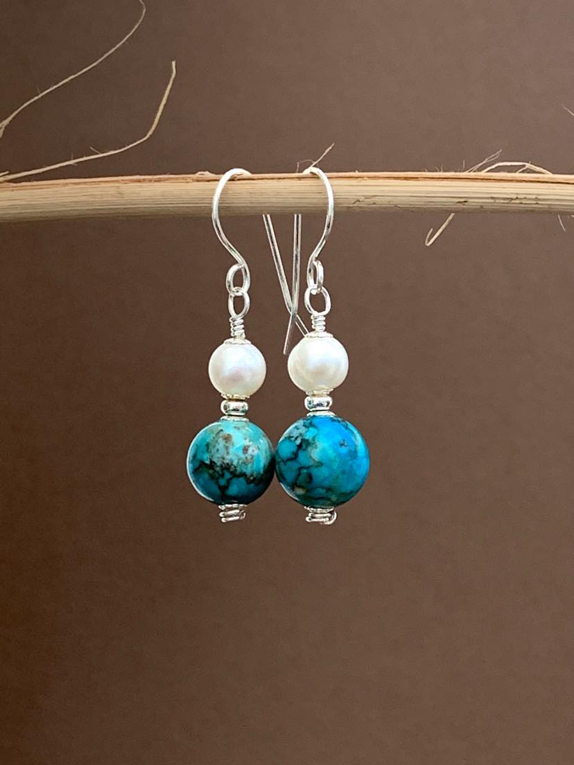 This pair of earrings is handmade using solid 925 Sterling Silver throughout including hooks, and feature stunning African Turquoise and carefully chosen freshwater pearls. 

Purchase via Etsy: etsy.com/uk/listing/162…

#africanturquoise #925sterlingsilver #freshwaterpearls