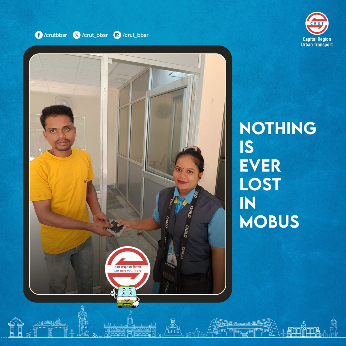 CRUT_BBSR's tweet photo. Integrity of our crew is what defines #TheWayWeMove.
A commuter received his wallet from guide Sweta Barla at #Sambalpur. Earlier guide Binita Kumbhar found & deposited the wallet.
Dear Commuters, kindly ensure to take your belongings before alighting from #MoBus.
#MoBusMoHero https://t.co/ycucyZ9fij