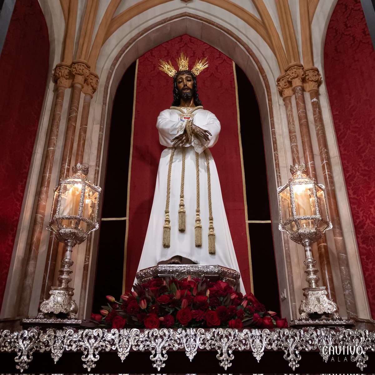 CULTO - Nuestro Padre Jesús Cautivo preside la capilla de la cofradía en San Pablo durante la celebración del Solemne Triduo en honor a María Santísima de la Trinidad Coronada con motivo de su festividad. #CofradíasMLG.