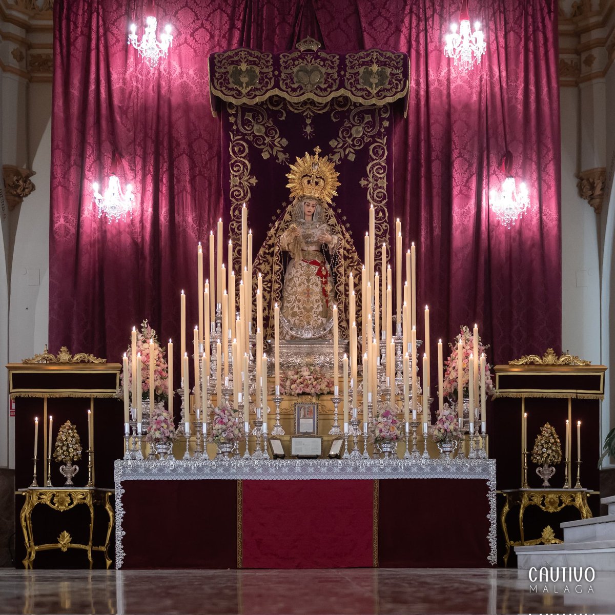 CULTO - María Santísima de la Trinidad Coronada preside un altar efímero en la parroquia de San Pablo para la celebración de su Solemne Triduo por el #DíadelaTrinidad los días 22, 23 y 24 de mayo [20.00 horas]. #CofradíasMLG.