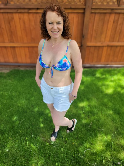 Sunday funday was a lot of fun and I won some pool 🎱 games.  https://t.co/2sQH8zniaI  #milf #redhead<a href="/tag/party"class="tags"><span>#party</span></a><a href="/tag/redhead"class="tags"><span>#redhead</span></a><a href="/tag/milf"class="tags"><span>#milf</span></a><a href="/tag/redheadsdoitbetter"class="tags"><span>#redheadsdoitbetter</span></a><a href="/tag/redheadsarehot"class="tags"><span>#redheadsarehot</span></a>