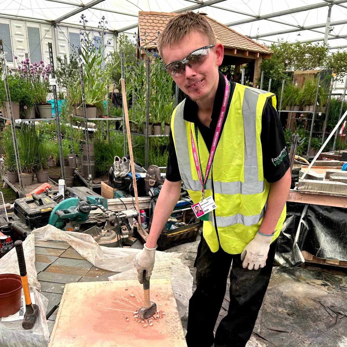 Don't forget to vote for the 'Pulp Friction Growing Skills Garden' for People's Choice Award in the Sanctuary Gardens/ All About Plants category! rhs.org.uk/chelseapeoples…

#pulpfrictioncic #InclusionMatters #InclusiveWorkforce #rhschelseaflowershow #RHSChelsea