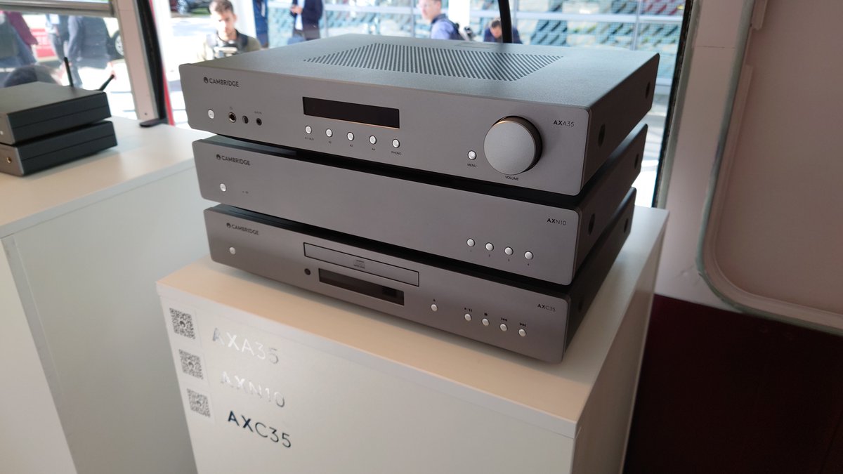 As 2023, Cambridge Audio again exhibited its current portfolio in a red double-decker bus at High End in Munich. This time the presentation included the EVO-Line, new CX models, the AX series and the Alva TT V2 turntable. lite-magazin.de @CambridgeAudio
